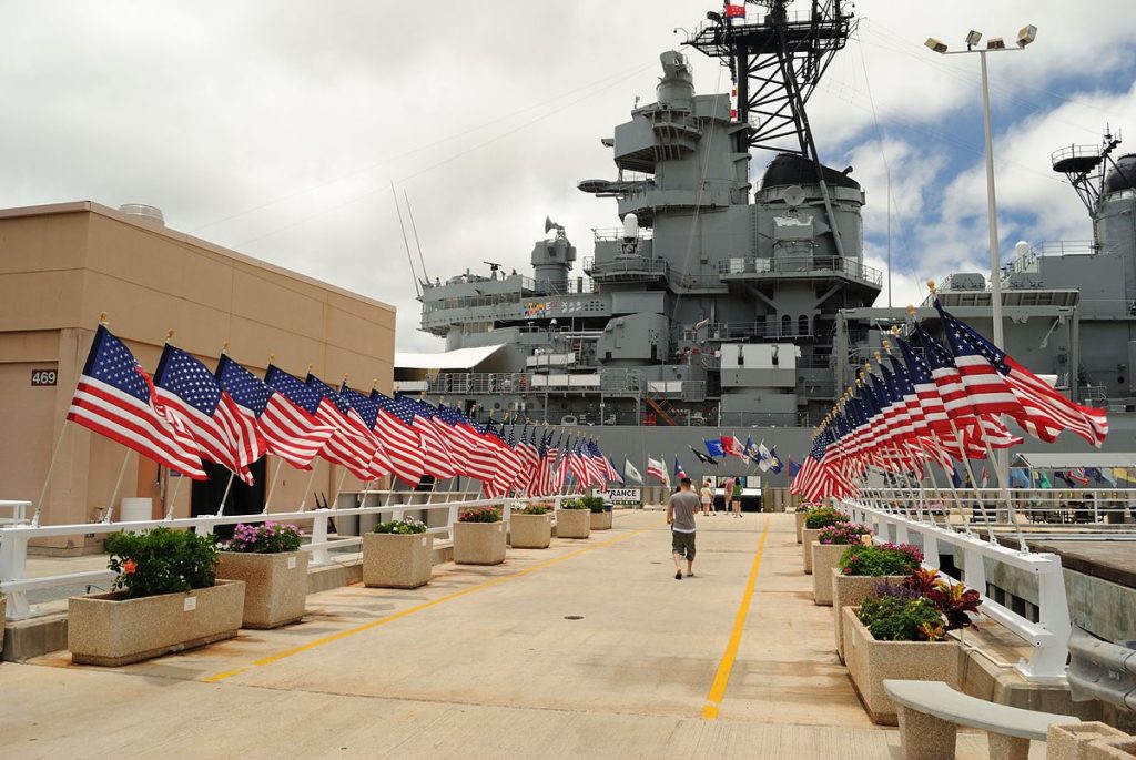 Volunteers to place 2,390 memorial flags at Pearl Harbor - Hawaii News ...